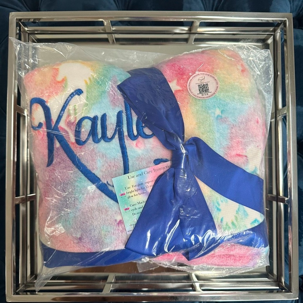 *NWT* ‘KAYLEE’ personalized glow in the dark fleece unicorn blanket